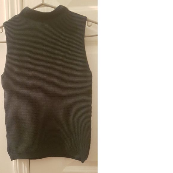 Dark pine green top - Picture 2 of 11